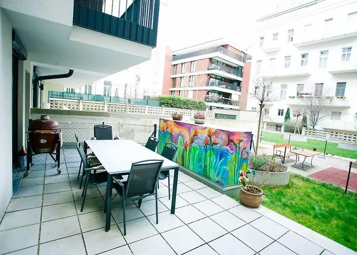 On Karlsplatz Apartment