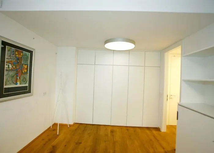 On Karlsplatz Apartment *